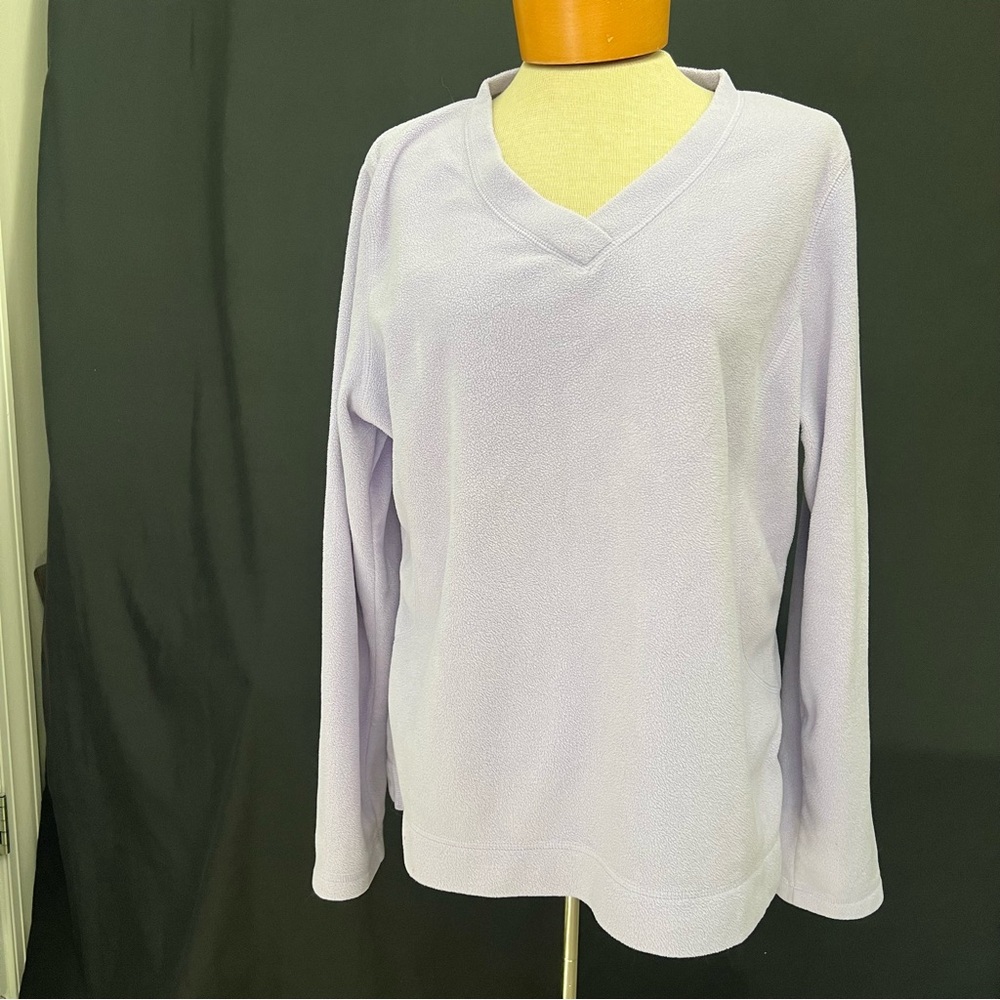 Tek Gear- Light purple fleece v-neck sweatshirt. Size small XL